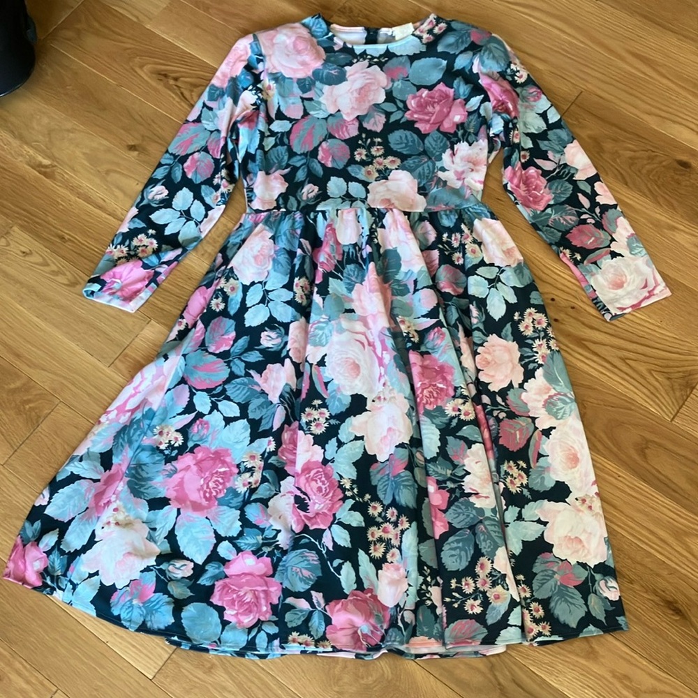 Retro/vintage  Floral Long Sleeve Dress with pockets!